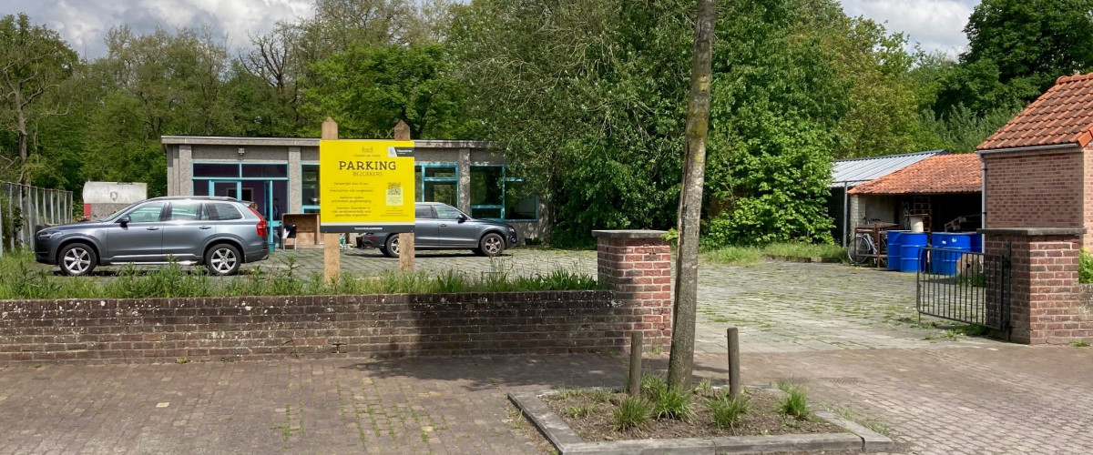 Extra parking aan het Kasteel van Poeke.jpeg