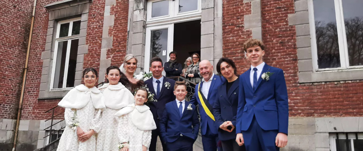 Erik en Charlotte gaven elkaar het jawoord in het Kasteel van Leut Erik en Charlotte gaven elkaar het jawoord in het Kasteel van Leut